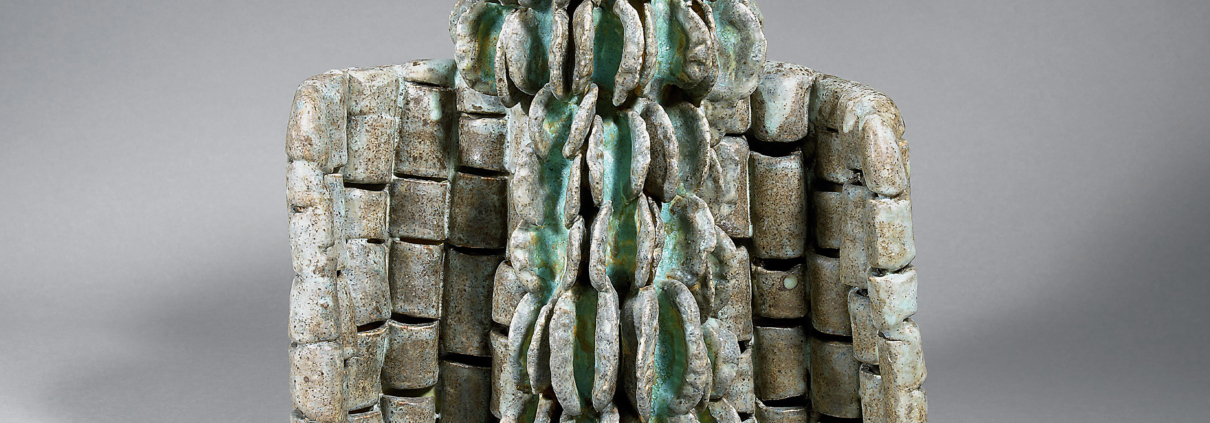 Beate Kuhn – Birnbaumstamm – 2013, 30x30x15cm – Galerie Metzger Gallery Kunst Keramik Plastik Art Ceramics Sculpture