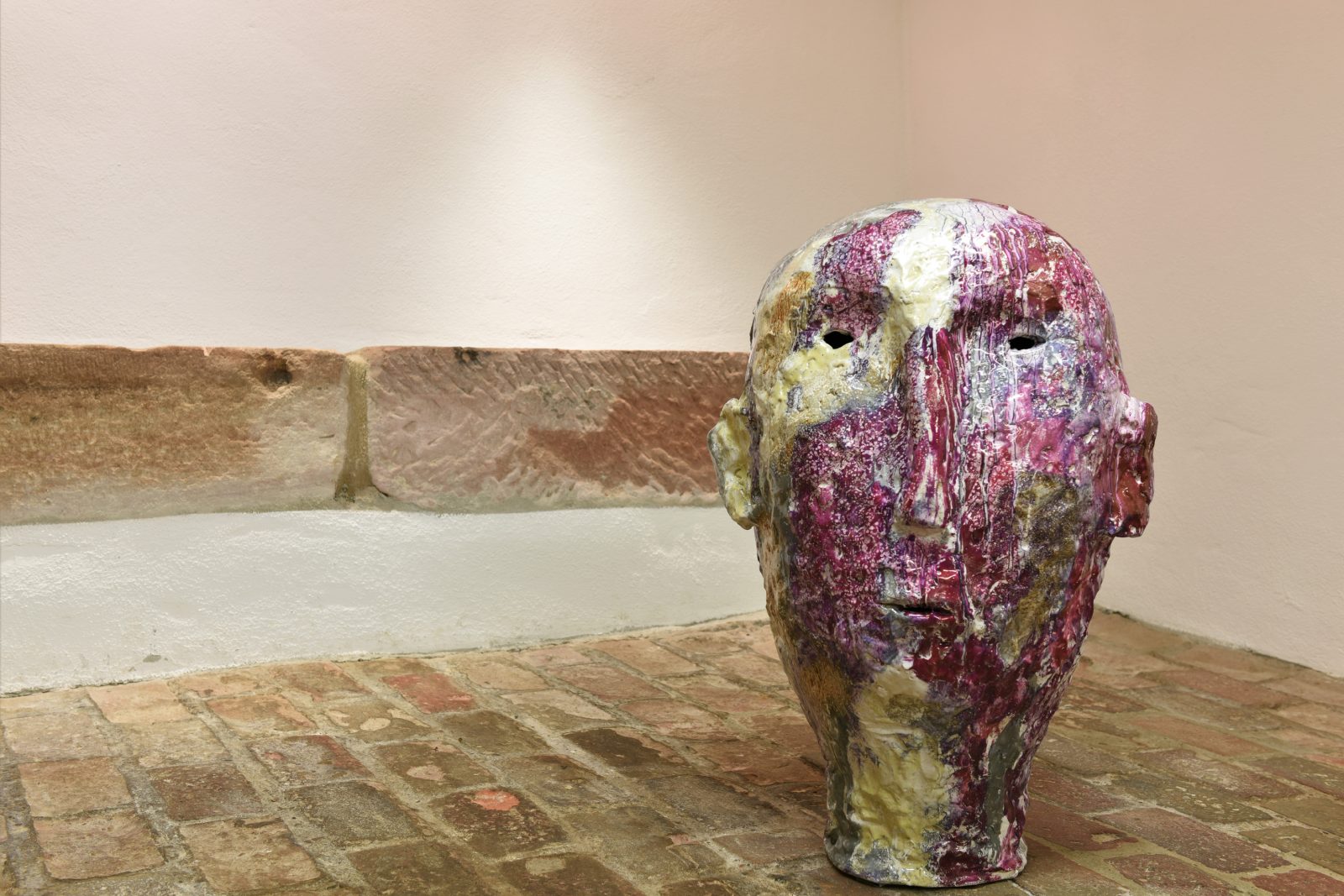 xavier toubes – view into the exhibition pushmoon5 – galerie metzger gallery kunst keramik plastik sculpture art