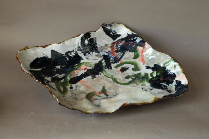 Brigitte Penicaud – bemalte Platte – 61×40 cm – galerie metzger art gallery ceramic