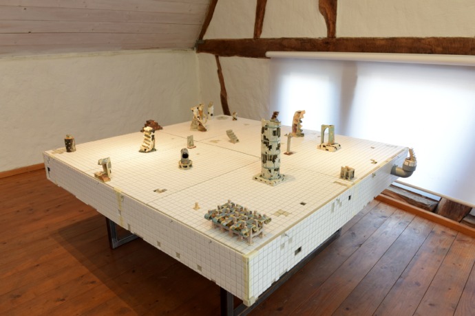 Atsushi Mannami - Sculpture en miniature - Blick auf die Installation Atsushi Mannami - Sculpture en miniature - Blick auf die Installation