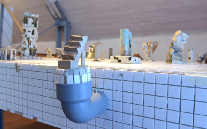 Atsushi Mannami - Sculpture en miniature- Blick auf die Installation Atsushi Mannami - Sculpture en miniature- Blick auf die Installation