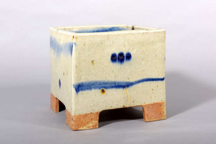 Iris Schoene- Gefaeßform mit Kintsugi - 18x19x19 cm Iris Schoene - Gefaeßform mit Kintsugi - 18x19x19 cm